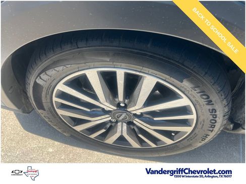 Used 2023 Nissan Kicks SR FWD image 2