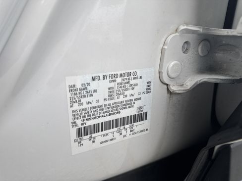 Used 2020 Ford Explorer XLT w/ Equipment Group 202A AWD/4WD image 35
