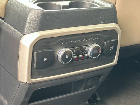 Used 2024 Ford Expedition Limited image 18