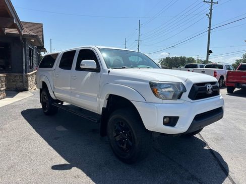 Used 2015 Toyota Tacoma 4x4 Double Cab w/ SR Package image 8