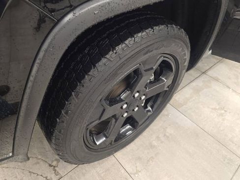 Used 2019 Jeep Grand Cherokee Laredo AWD/4WD image 40