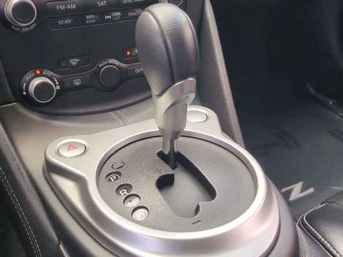 Used 2015 Nissan 370Z Coupe RWD image 30