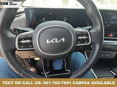 Used 2025 Kia Carnival FWD image 4