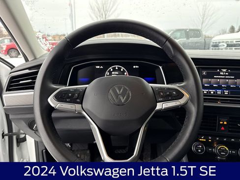 Used 2024 Volkswagen Jetta SE w/ Panoramic Sunroof Package image 17
