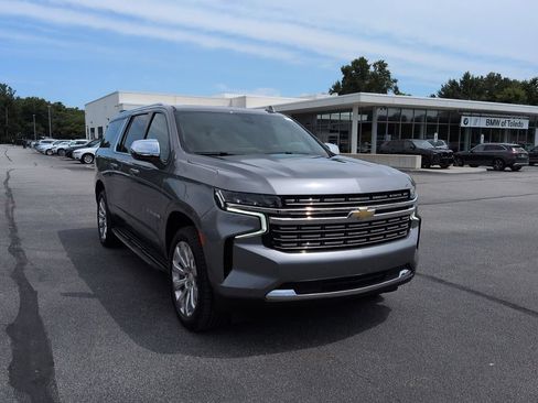 Used 2022 Chevrolet Suburban Premier AWD/4WD image 1
