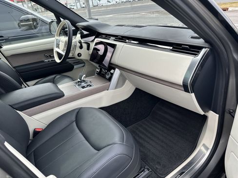 Used 2023 Land Rover Range Rover SE image 11