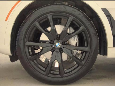 Used 2024 BMW X7 xDrive40i w/ M Sport Package AWD/4WD image 16