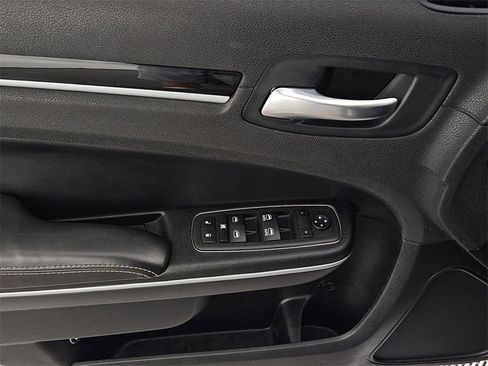 Used 2022 Chrysler 300 S image 27