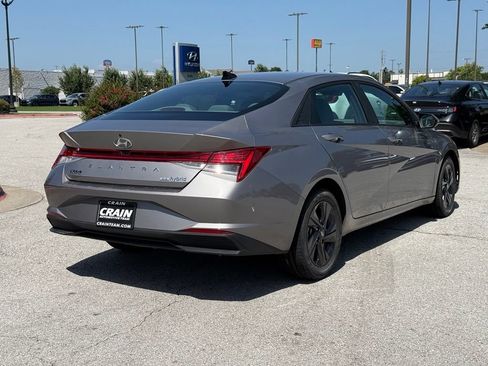 Used 2023 Hyundai Elantra Blue FWD image 7