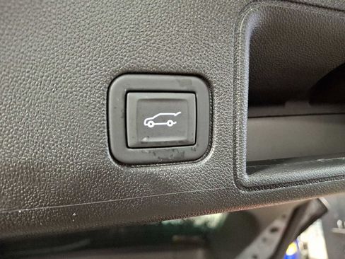 Used 2023 GMC Terrain SLT AWD/4WD image 28