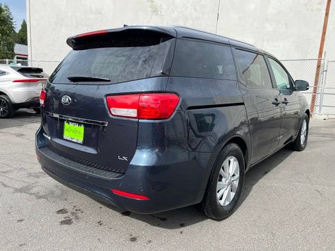 Used 2016 Kia Sedona LX w/ LX Convenience Package FWD image 4
