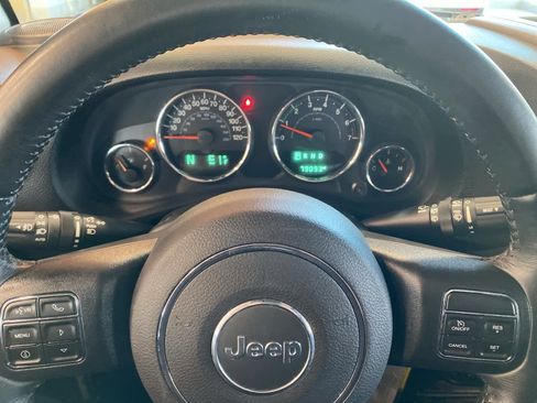 Used 2017 Jeep Wrangler Unlimited Sahara w/ Connectivity Group image 18