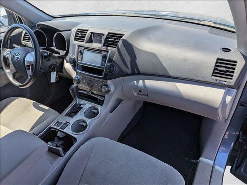 Used 2013 Toyota Highlander Plus AWD/4WD image 18