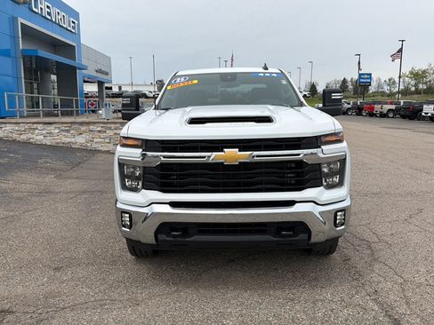 Used 2025 Chevrolet Silverado 2500 LT w/ Convenience Package AWD/4WD image 2