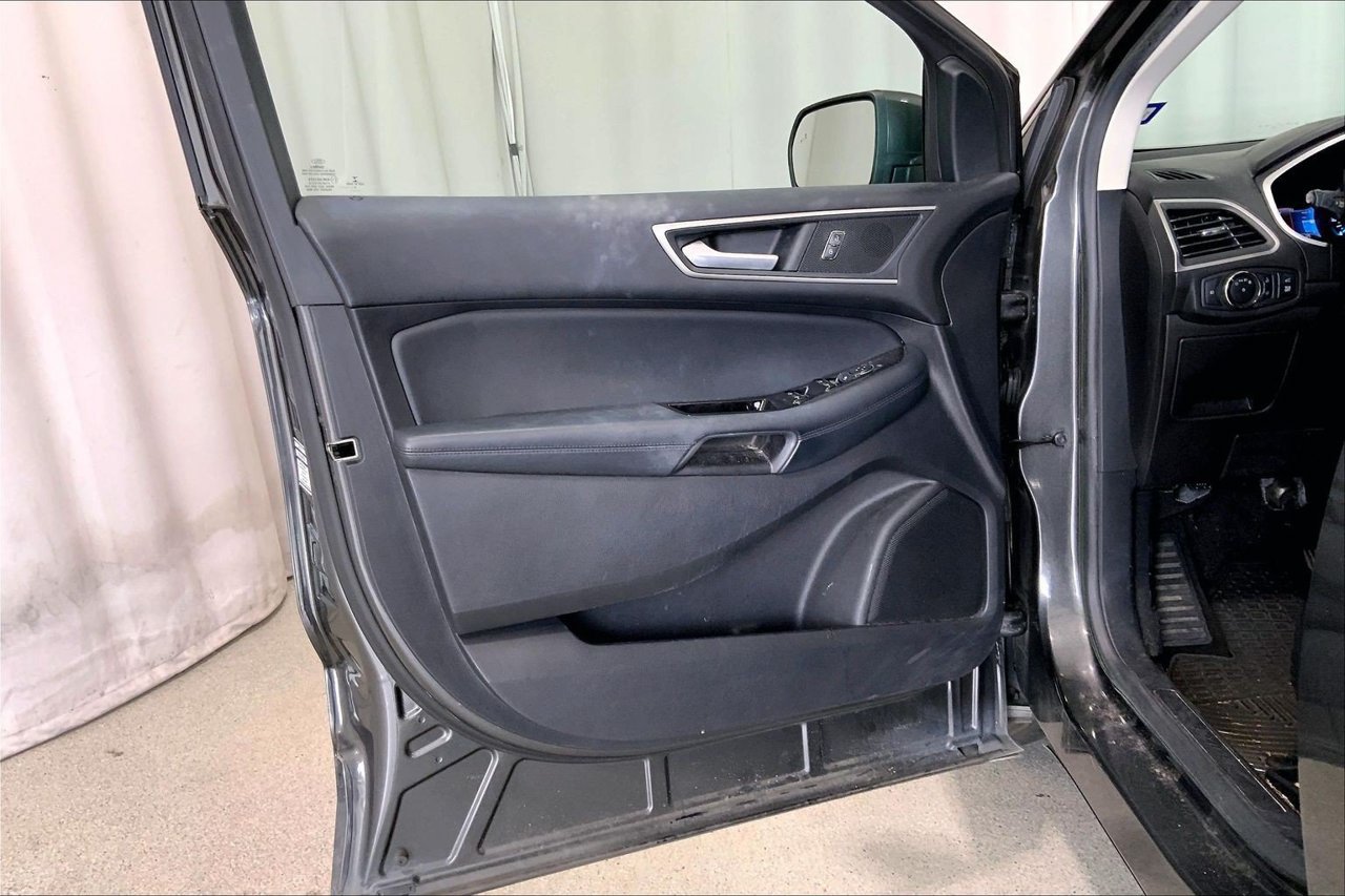 Used 2019 Ford Edge SEL w/ Equipment Group 201A FWD image 21