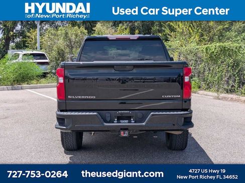 Used 2022 Chevrolet Silverado 1500 Custom Trail Boss AWD/4WD image 4