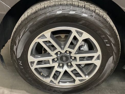 Used 2025 Ford Expedition Active AWD/4WD image 6