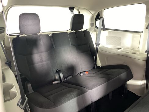 Used 2019 Dodge Grand Caravan SE w/ UConnect Hands-Free Group FWD image 31