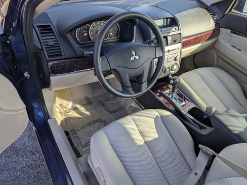 Used 2009 Mitsubishi Galant ES image 9
