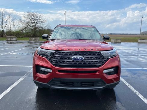Used 2022 Ford Explorer XLT w/ Equipment Group 202A RWD image 2