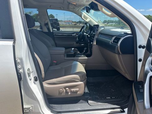 Used 2022 Lexus GX 460 Premium w/ Premium Package AWD/4WD image 13