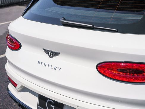 Used 2025 Bentley Bentayga Extended Wheelbase image 30