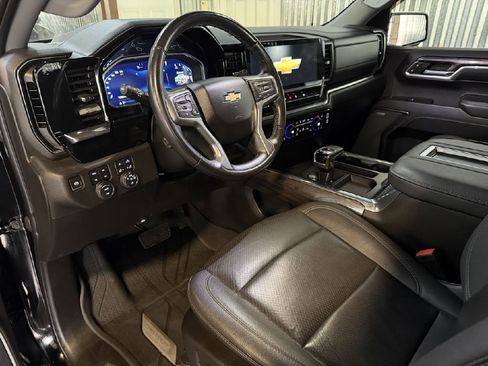 Used 2022 Chevrolet Silverado 1500 LTZ w/ LTZ Premium Package AWD/4WD image 10