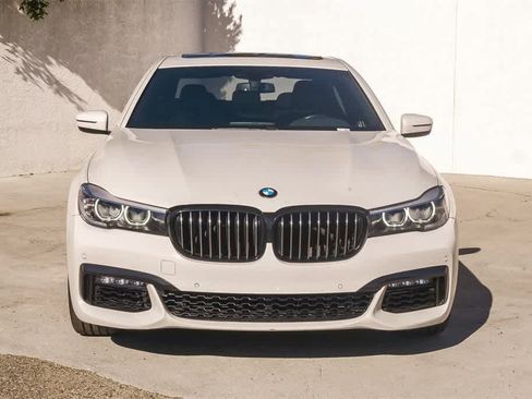 Used 2018 BMW 740i image 2