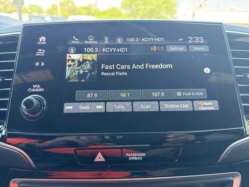 Used 2025 Honda Passport Black Edition image 12