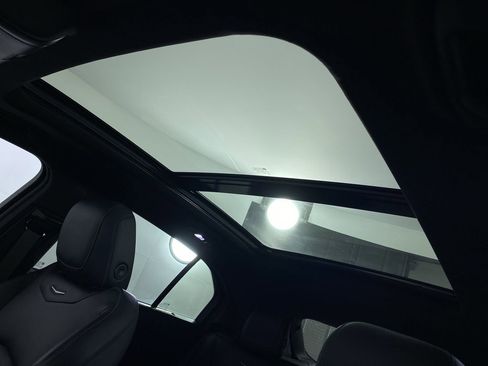 Certified 2023 Cadillac XT4 Luxury w/ Cold Weather Package image 10