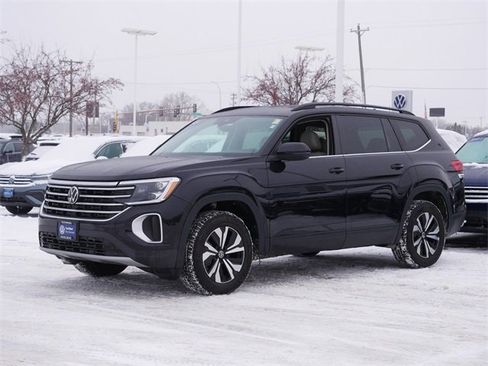 Certified 2025 Volkswagen Atlas SE image 3