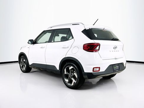 Used 2025 Hyundai Venue SEL image 5