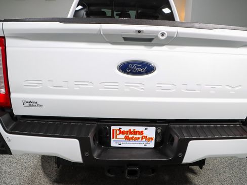 Used 2023 Ford F250 Lariat w/ Sport Appearance Package AWD/4WD image 9