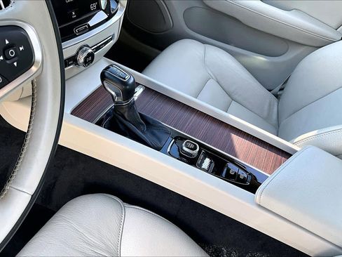 Used 2021 Volvo S60 T5 Momentum image 14