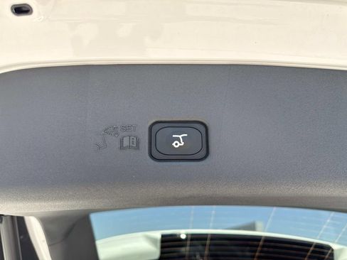 New 2026 Lincoln Nautilus Premier AWD/4WD image 12