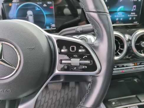 Used 2023 Mercedes-Benz GLB 250 4MATIC image 20
