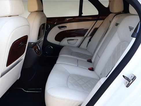 Used 2016 Bentley Mulsanne image 17
