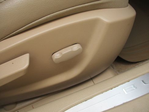 Used 2008 Buick Lucerne CXL FWD image 20