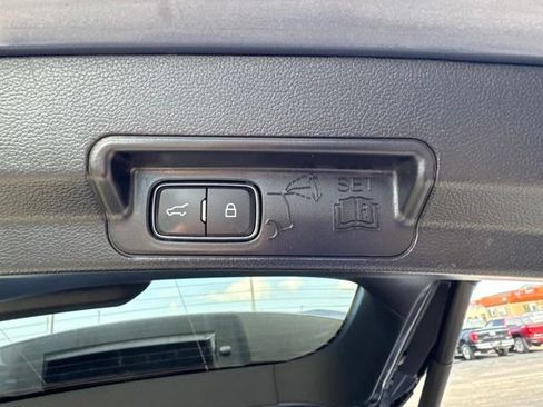 Used 2021 Ford Explorer XLT w/ Equipment Group 202A AWD/4WD image 9
