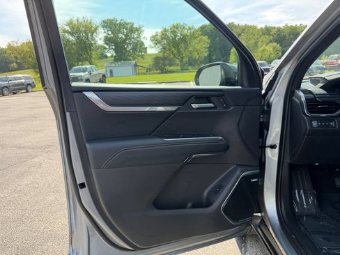 Used 2026 GMC Acadia Elevation w/ Elevation Premium Package AWD/4WD image 17