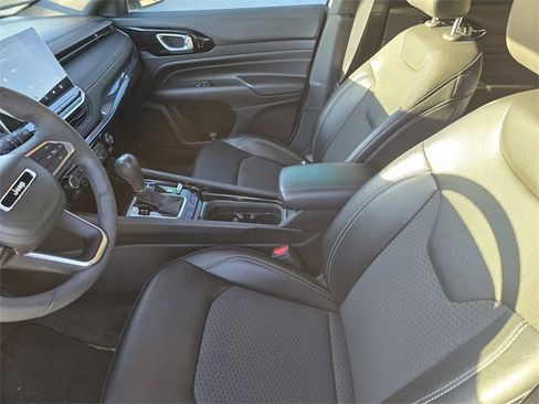 Used 2023 Buick Encore GX Select image 19