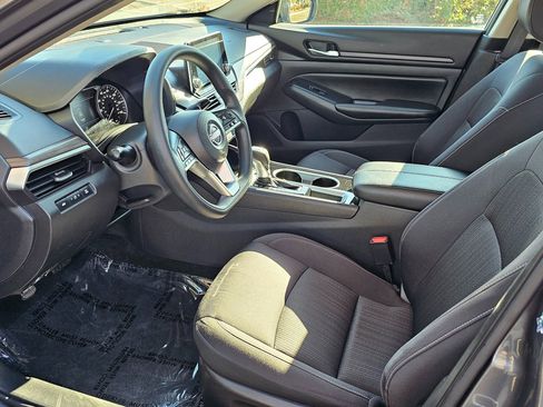 Used 2024 Nissan Altima 2.5 SV image 13