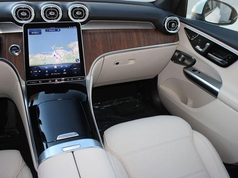 Used 2026 Mercedes-Benz GLC 300 image 30