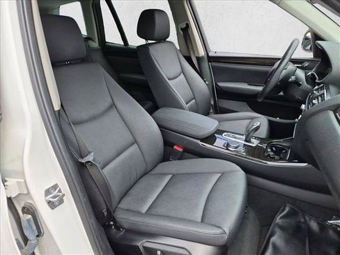 Used 2017 BMW X3 sDrive28i RWD image 11