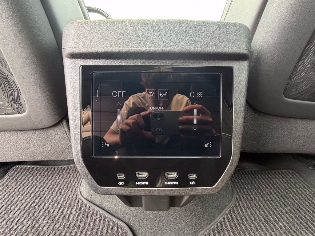 Used 2026 GMC Yukon Denali Ultimate AWD/4WD image 8