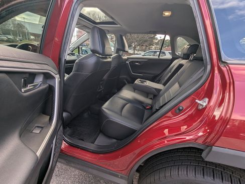 Used 2022 Toyota RAV4 Limited image 11
