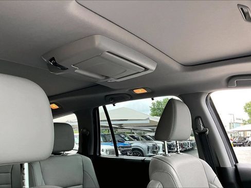 Used 2020 Honda Pilot Elite image 23