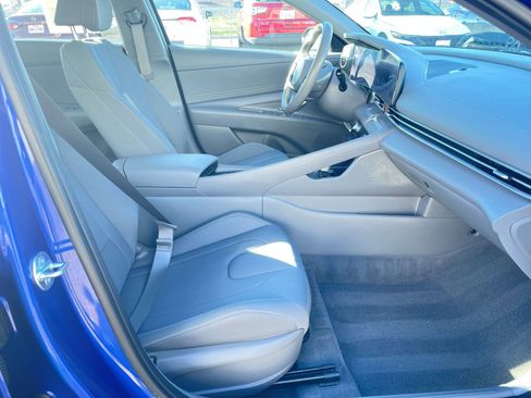 Used 2025 Hyundai Elantra SEL image 37