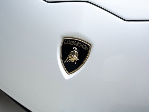 Used 2017 Lamborghini Aventador S image 12