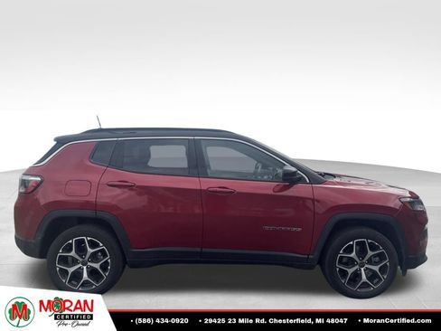 Used 2025 Jeep Compass Limited AWD/4WD image 4